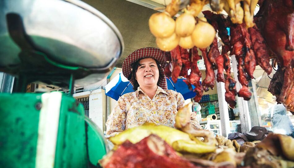 Verkäuferin am Markt in Kampong Thom