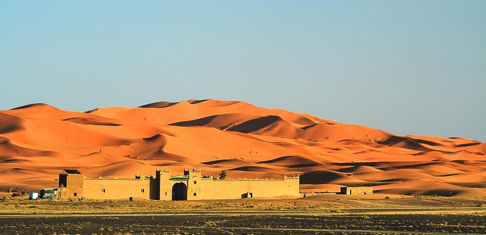 Ein Kasabah in der Erg Chebbi Wüste in Marokko