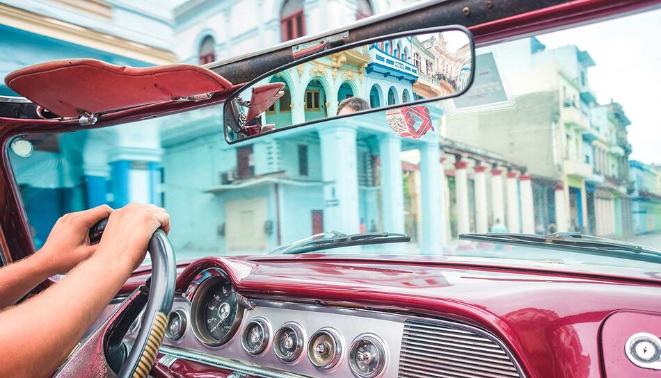 Oldimter fahren in Havanna