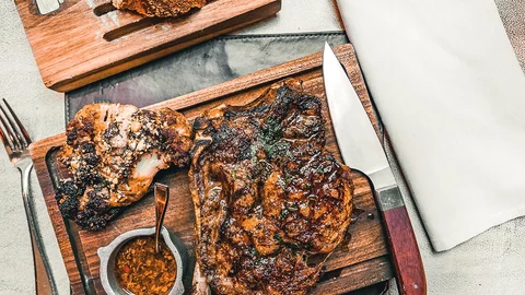 Rib Eye Steak mit Chimichurri-Soße, Argentinien 
