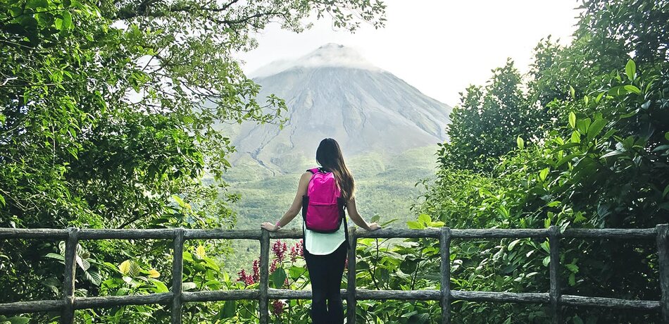 Wanderin am Vulkan Arenal in Costa Rica