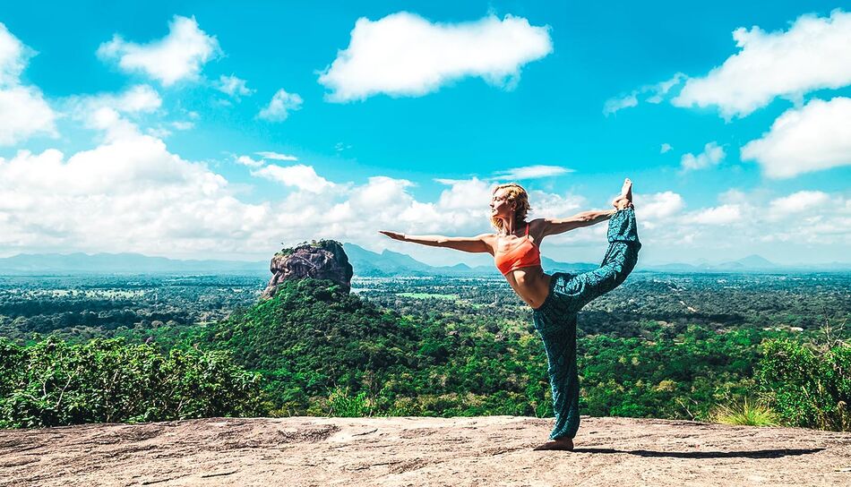 Yoga am Pidurangala Rock in Sri Lanka