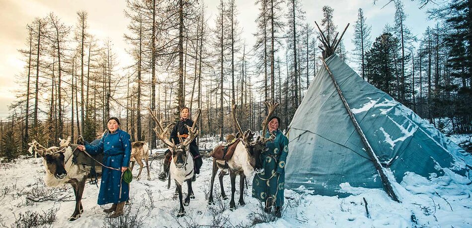 Mongolische Familie im Winter