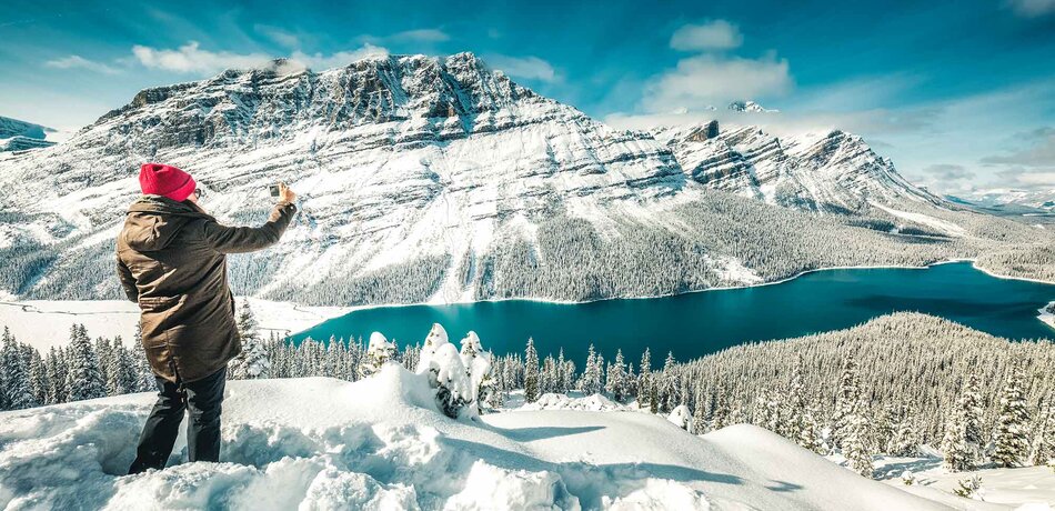 Winterlandschaft nahe des Peyto Lakes in Kanada
