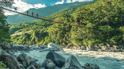 Start des Annapurna Treks an einer Hängebrücke