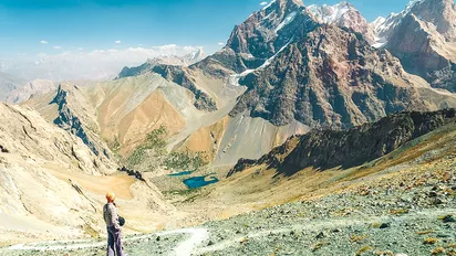 Wanderer in den Bergen von Tadschikistan