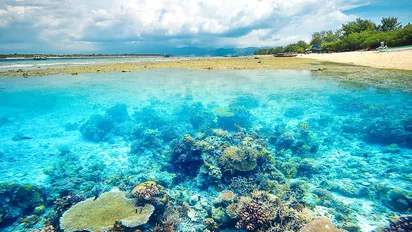 Glasklares Wasser auf den Gilis Inseln