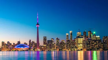 Torontos Skyline bei Nacht