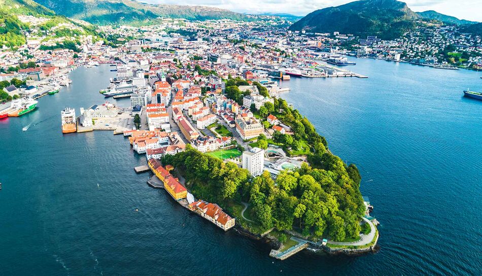 Die Stadt Bergen in Norwegen von oben