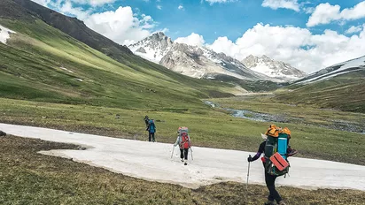 Trekking im Gebirge von Kirgisistan