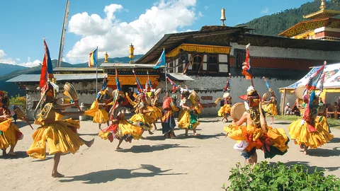 Tänzer auf dem Tamshingphala Choepa Festival