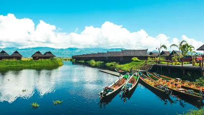 Boote am Inle See, Heho, Myanmar