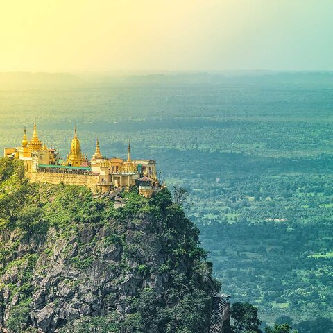 Sonnenaufgang bei Mount Popa, Myanmar