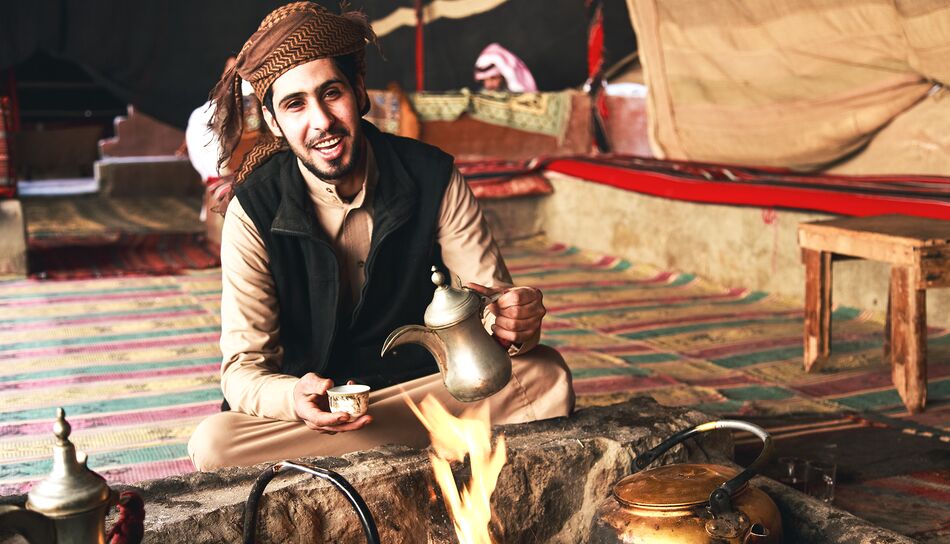 Traditionelles Teetrinken bei den Beduinen