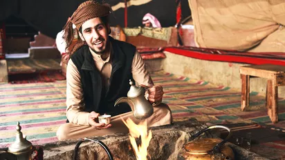 Traditionelles Teetrinken bei den Beduinen