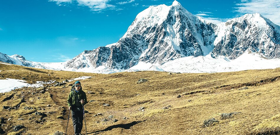 Wanderer am Ausangate Trek in Peru