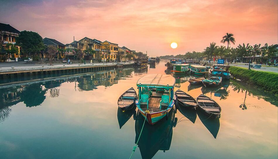 Vietnam: Sonnenuntergang an der Flusspromenade in Hoi An
