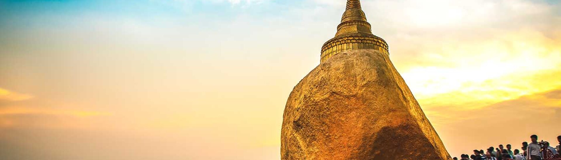 Sonnenaufgang bei goldenen Felsen, Myanmar