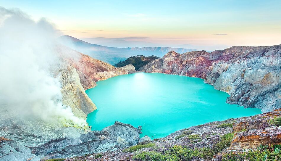 Kratersee des Ijen Vulkans in Indonesien