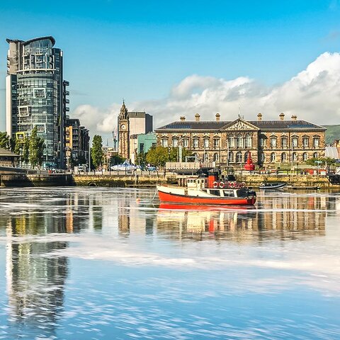 Custom House am Lagan River in Belfast