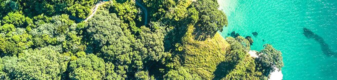 Die Coromandel Halbinsel in Neuseeland aus der Vogelperspektive