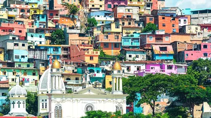 Bunte Häuser am Hang in Guayaquil, Ecuador