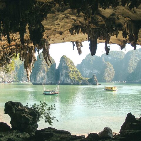 Bo Nau Höhle in der Halong Bucht