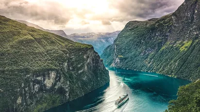 Schiffahrt durch den Hardangerfjord