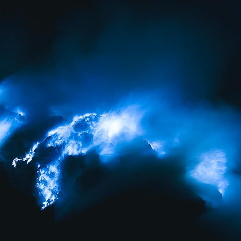 Blaues Feuer am Ijen Vulkan in Indonesien