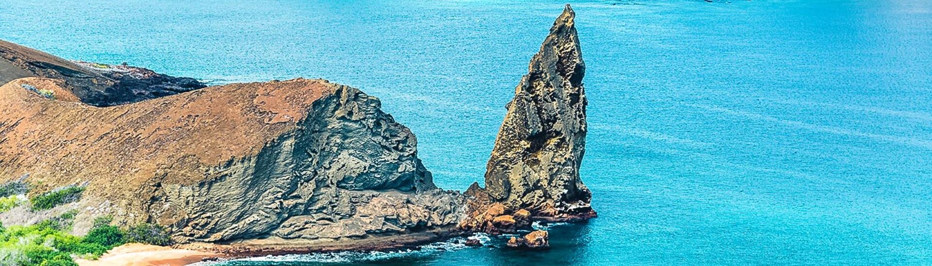 Der Pinnacle Rock an der Küste der Bartolome Insel, Galapagosinseln, Ecuador