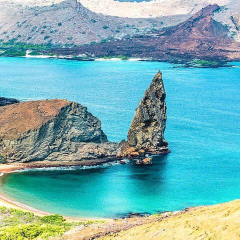 Der Pinnacle Rock an der Küste der Bartolome Insel, Galapagosinseln, Ecuador