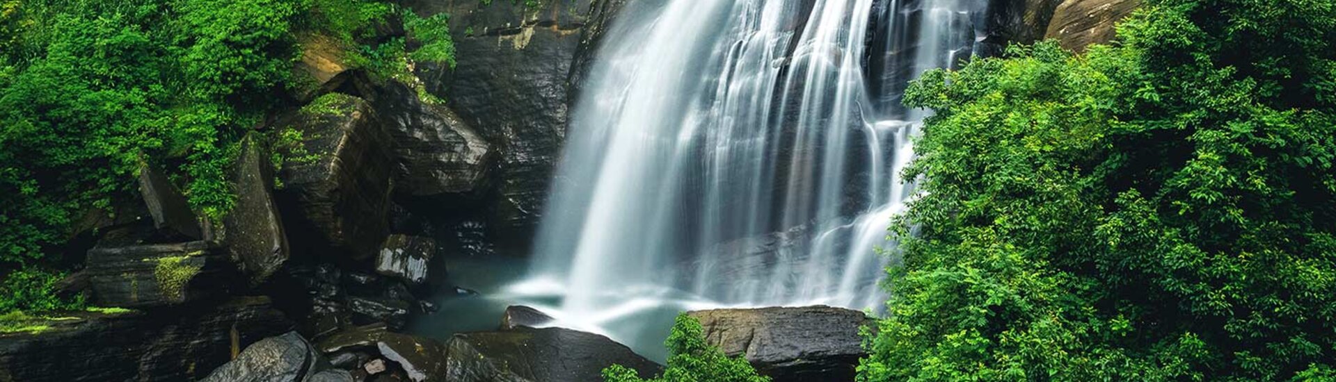 Hulugang Wasserfall in den Knuckles Bergen