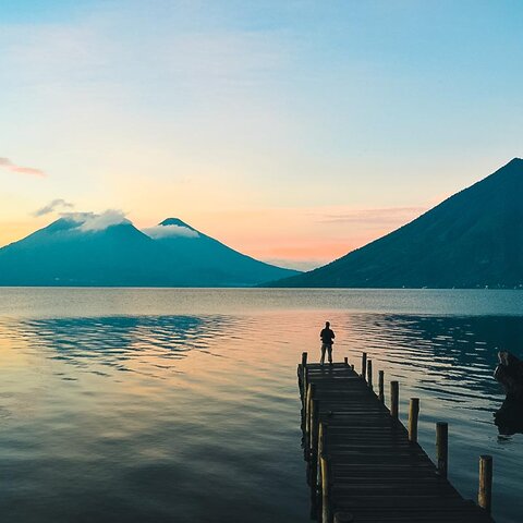 Der Atitlan-See bei Sonnenaufgang