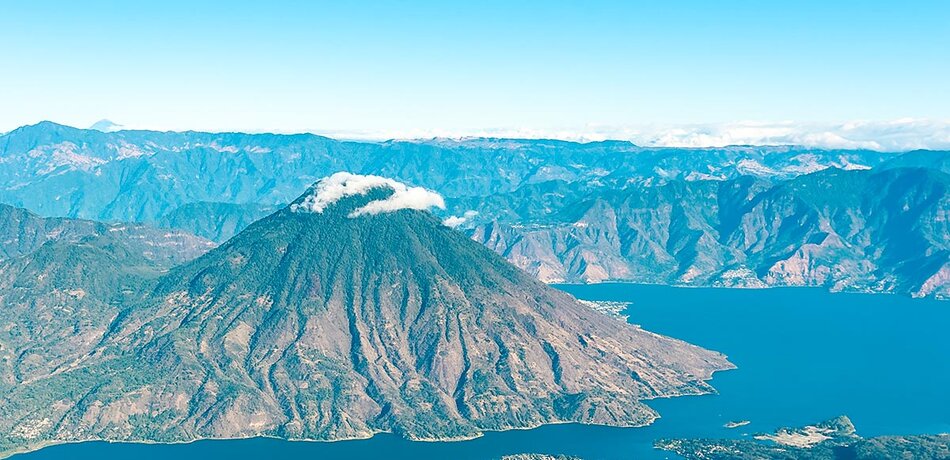 Blick auf den See Atitlán & den Vulkan San Pedro