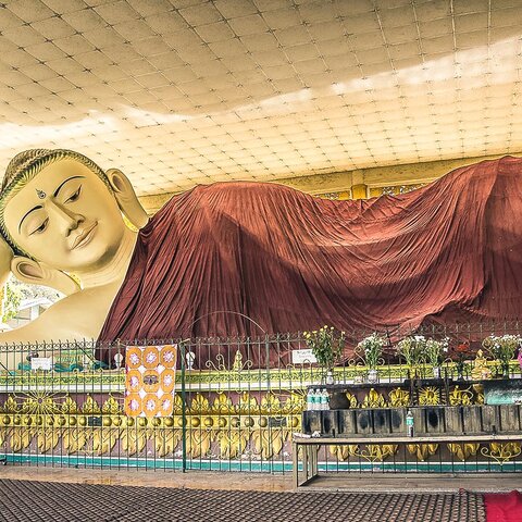 Große Buddhastatue in Loikaw