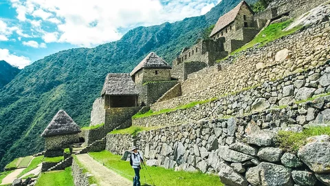 Besucher in der Inka-Stadt Machu Picchu