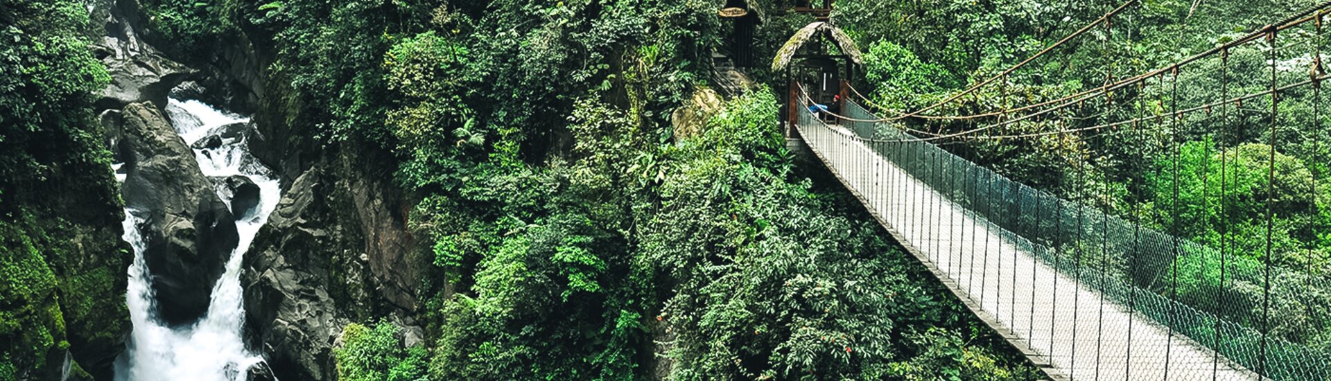 Die Hängebrücke des Pailon del Diablo Wasserfalles, Ecuador