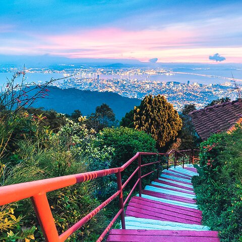 Blick auf George Town vom Penang Hill in Malaysia