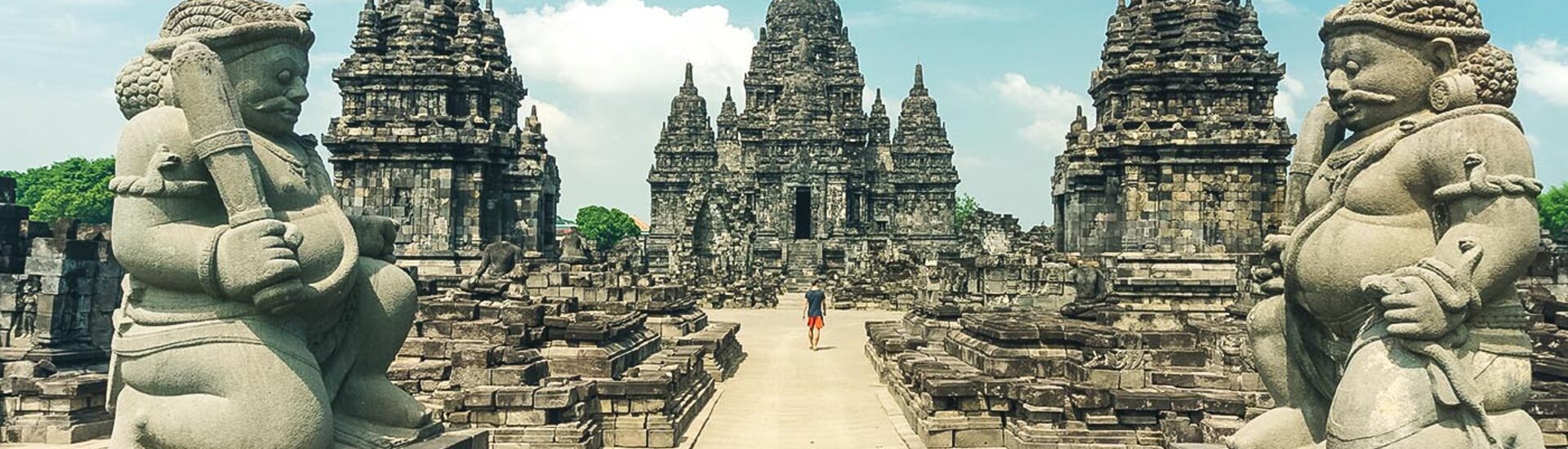 Statuen im Prambanan Tempel in Indonesien
