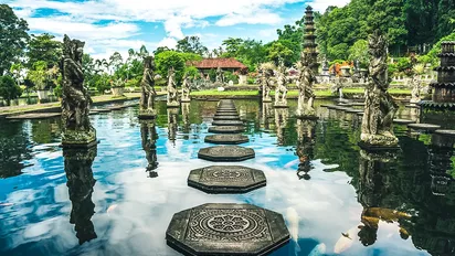 Wassertempel Tirta Gangga in Indonesien