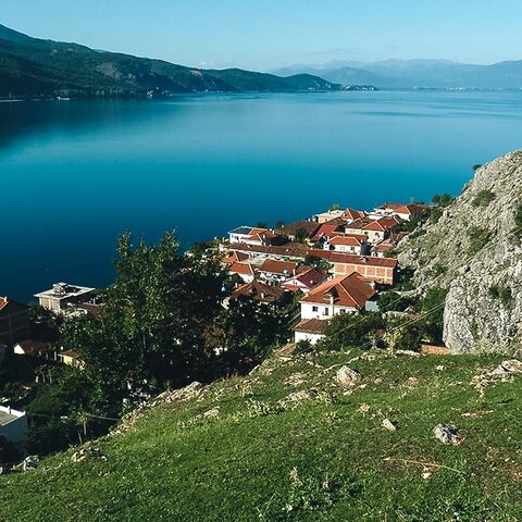 Blick auf den Ohridsee bei Tushemist