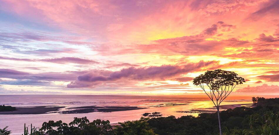 Sonnenuntergangsstimmung an der Pazifikküste Costa Ricas