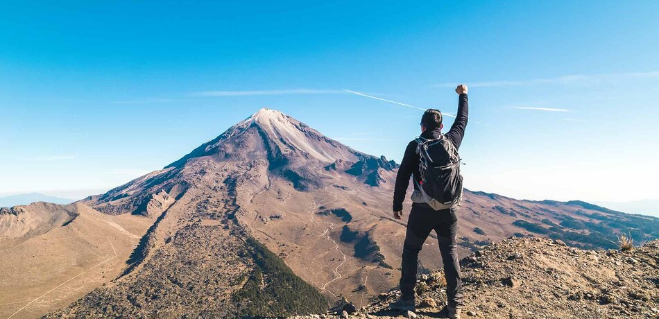 Wanderer vor dem Vulkan Pico de Orizaba