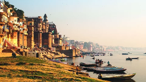 Blick auf den Ganges und Varanasi