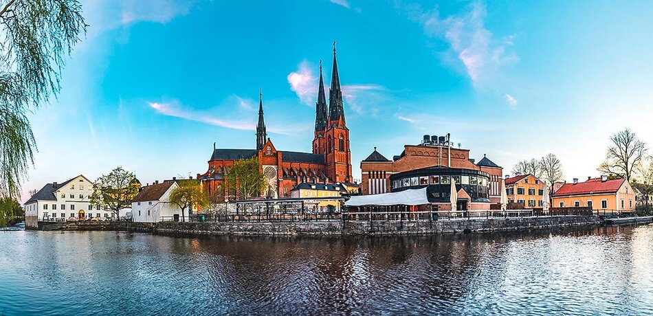 Blick auf die Häuser und die Kathedrale von Uppsala