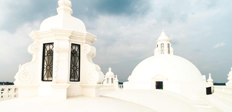 Weißes Dach einer Kathedrale in Leon Nicaragua