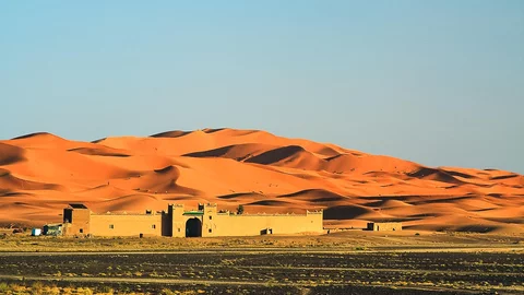 Ein Kasabah in der Erg Chebbi Wüste in Marokko