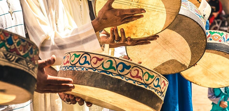 Berber mit ihren Trommeln bei einer Hochzeitsfeier
