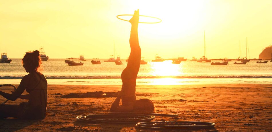 Yoga am Strand von San Juan Del Sur, Nicaragua