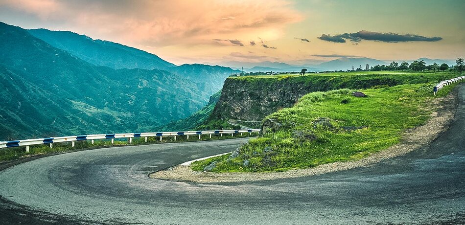 Straße in den Bergen Armeniens
